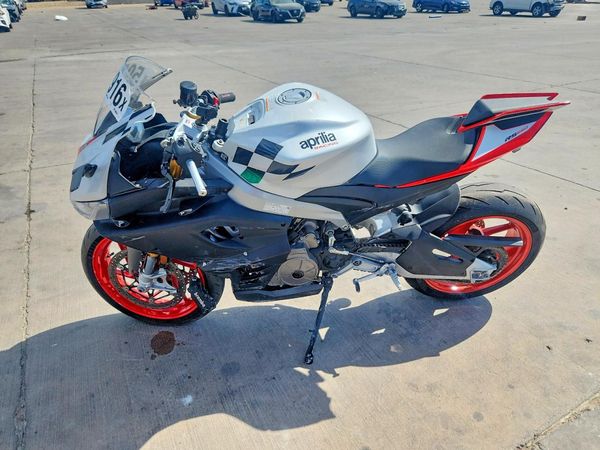 2024 APRILIA MOTORCYCLE Extrema