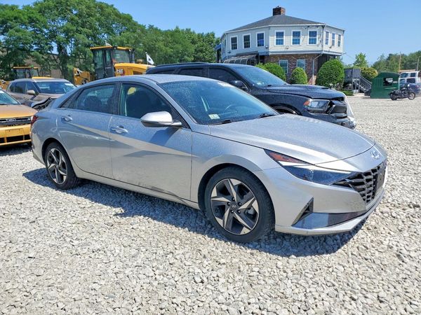 2022 HYUNDAI ELANTRA