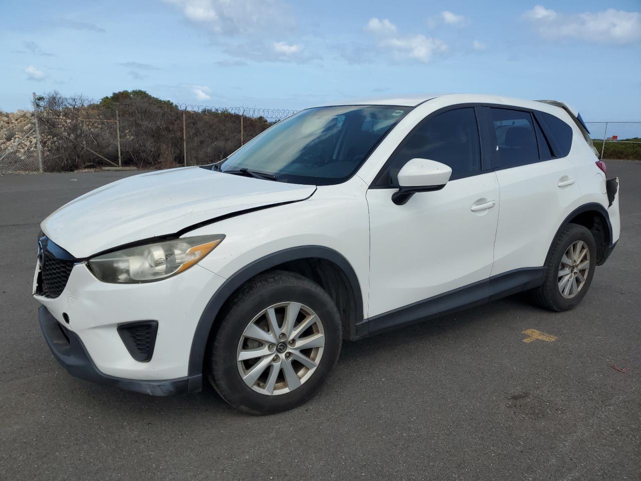 2014 MAZDA CX-5 Sport/GX — Front 3/4
