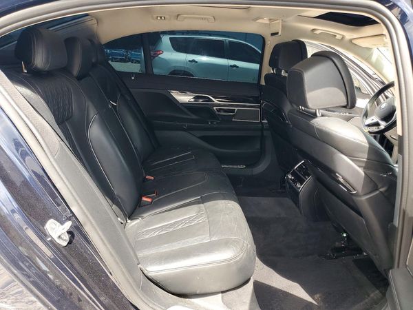 2016 BMW 750 xDrive