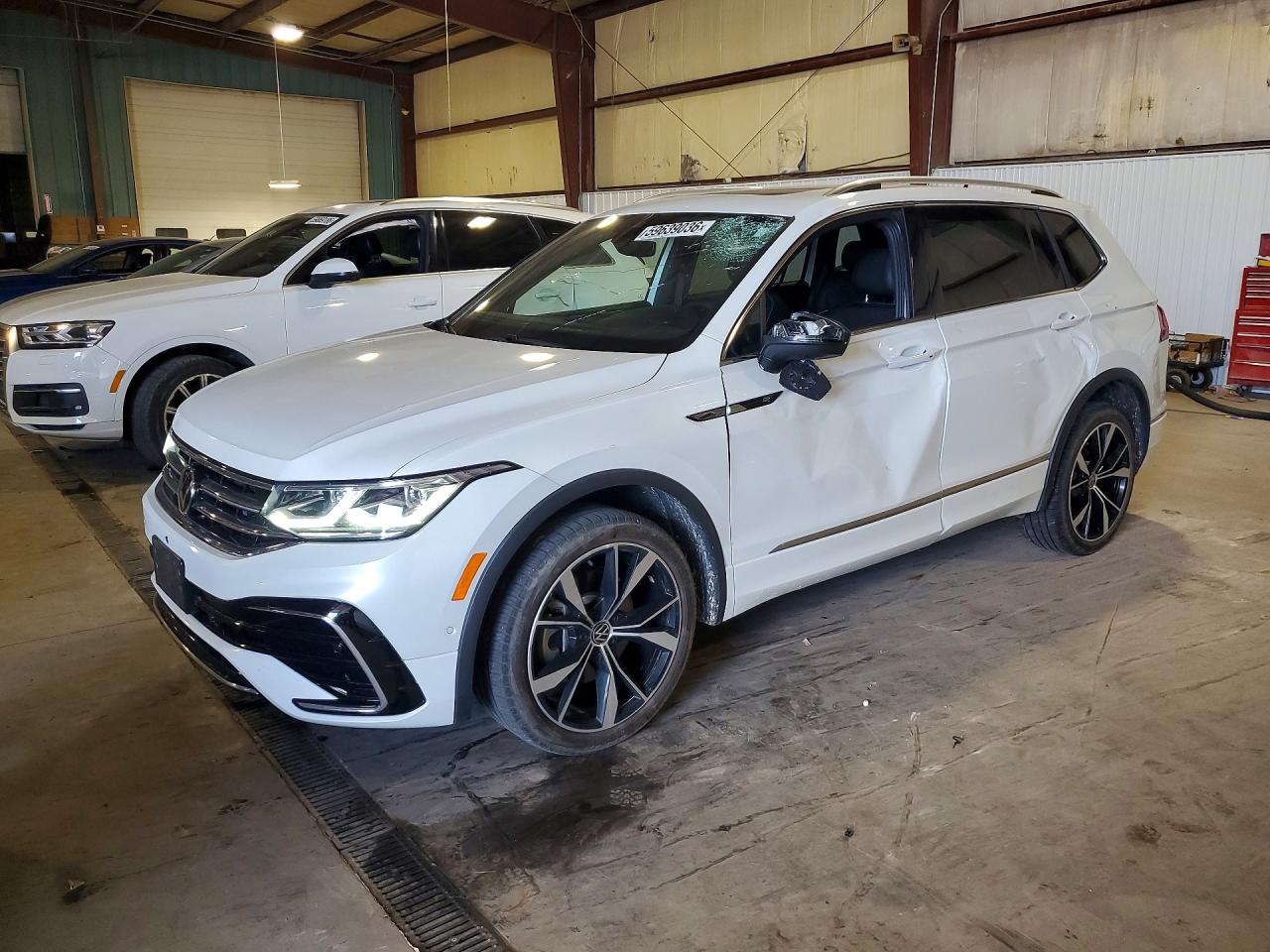 2023 VOLKSWAGEN TIGUAN 4Motion SEL R-Line Black