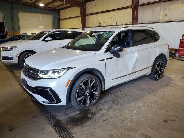 2023 VOLKSWAGEN TIGUAN 4Motion SEL R-Line Black