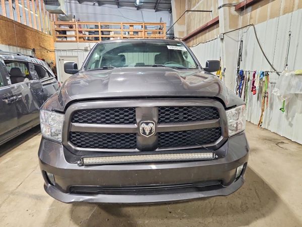 2017 RAM 1500 ST CREW CAB 4X4