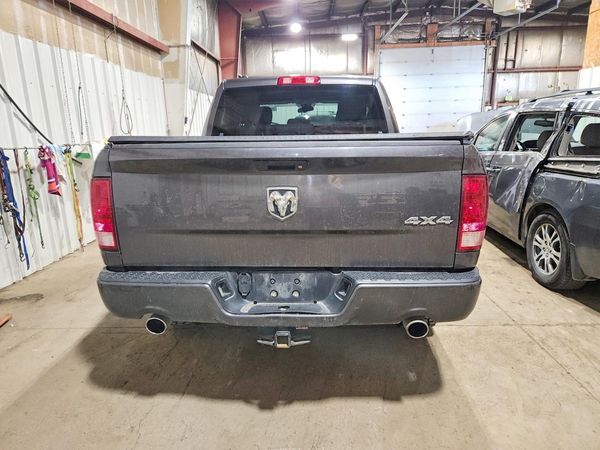 2017 RAM 1500 ST CREW CAB 4X4