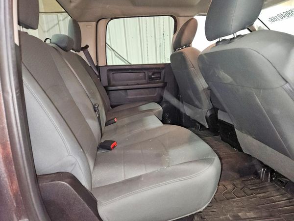 2017 RAM 1500 ST CREW CAB 4X4