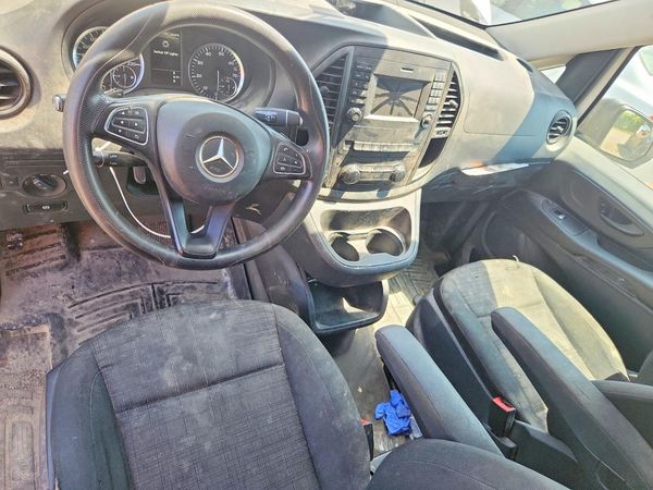 2017 MERCEDES-BENZ METRIS