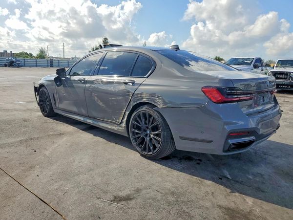 2022 BMW 740