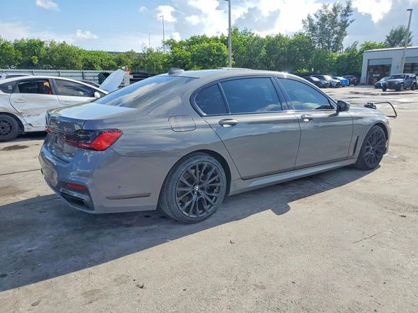 2022 BMW 740