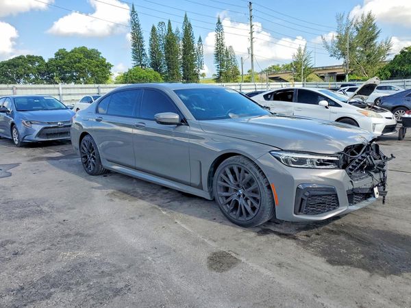 2022 BMW 740