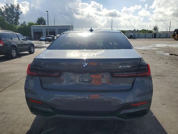 2022 BMW 740