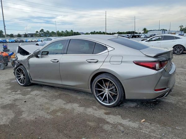 2019 LEXUS ES