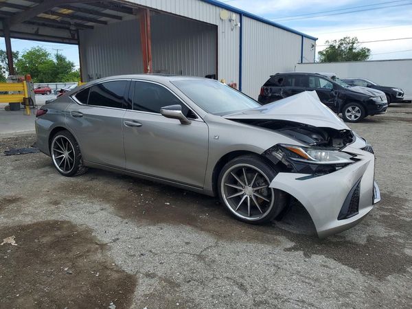 2019 LEXUS ES