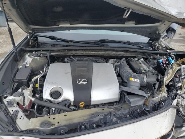2019 LEXUS ES