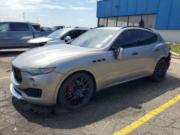 2017 MASERATI LEVANTE Luxury