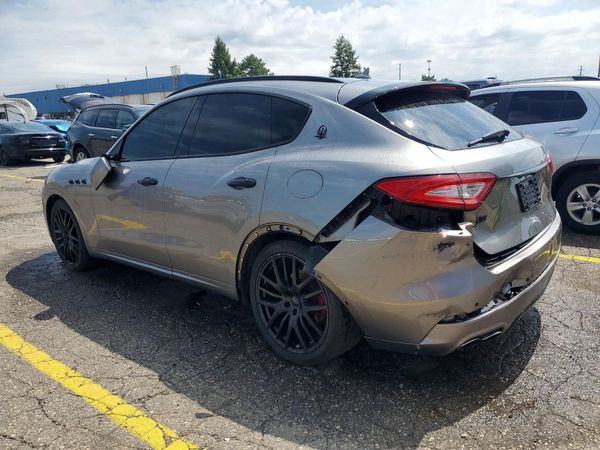 2017 MASERATI LEVANTE Luxury
