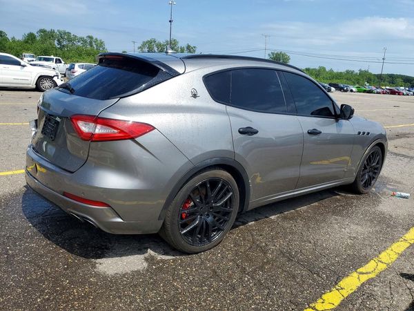2017 MASERATI LEVANTE Luxury