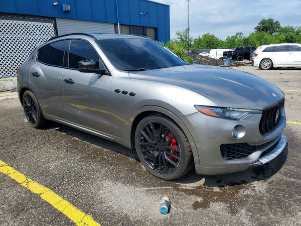 2017 MASERATI LEVANTE Luxury