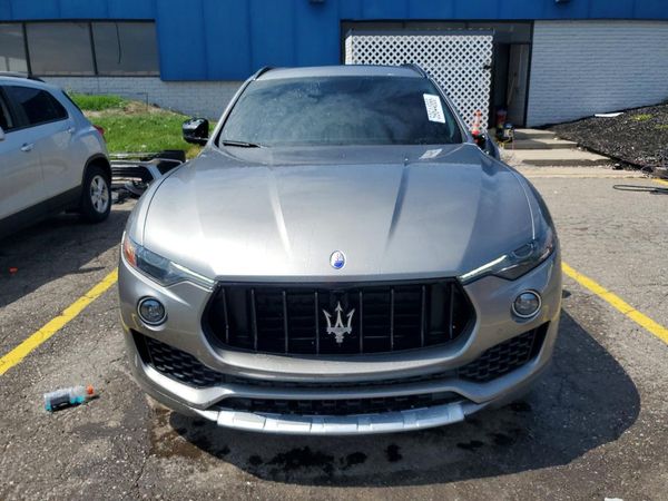 2017 MASERATI LEVANTE Luxury