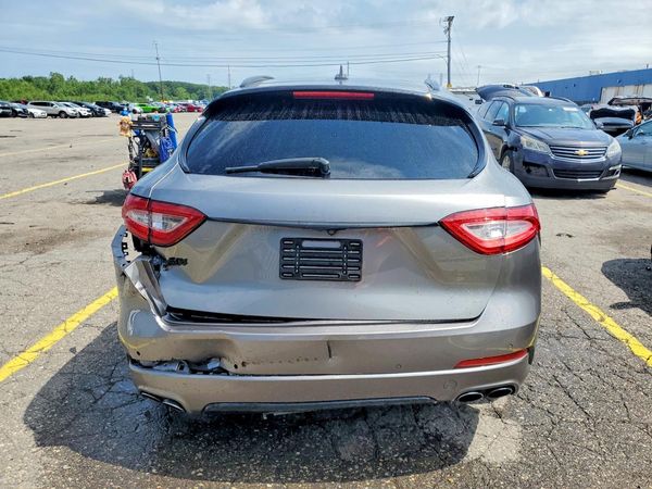 2017 MASERATI LEVANTE Luxury