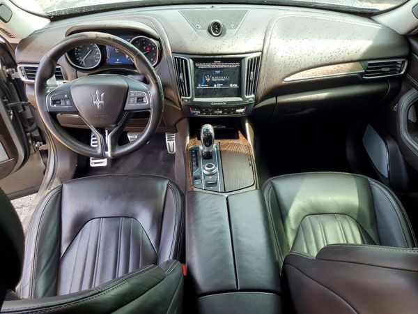 2017 MASERATI LEVANTE Luxury