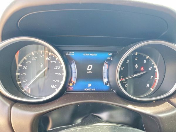 2017 MASERATI LEVANTE Luxury