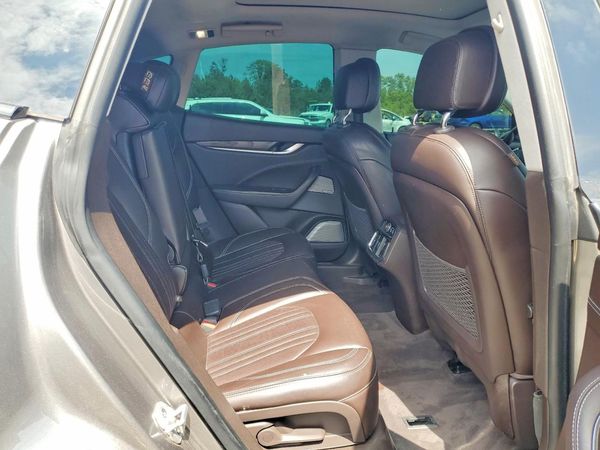 2017 MASERATI LEVANTE Luxury