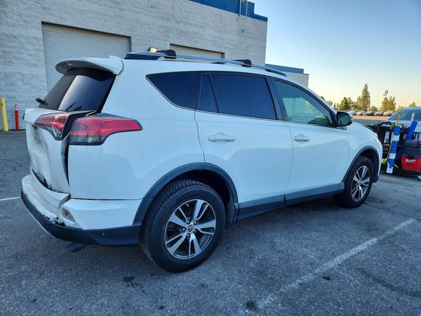 2018 TOYOTA RAV4 Adventure/XLE