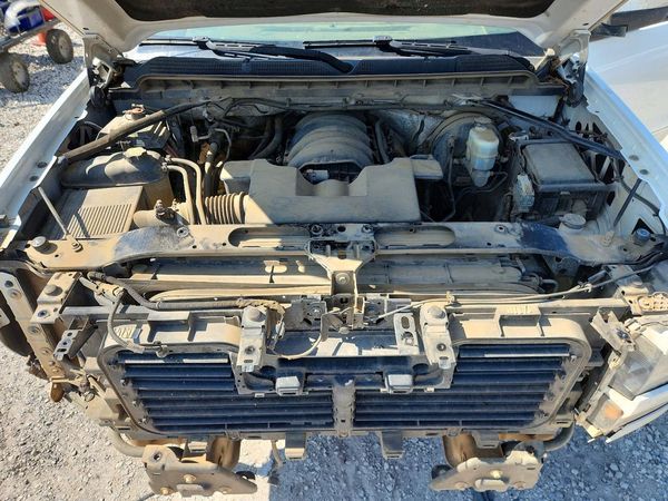 2017 CHEVROLET SILVERADO LT — Engine bay