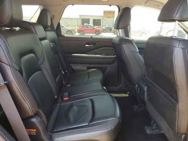 2024 NISSAN PATHFINDER SL