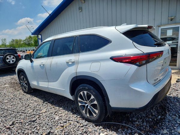 2022 TOYOTA HIGHLANDER XLE
