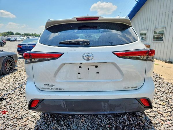 2022 TOYOTA HIGHLANDER XLE