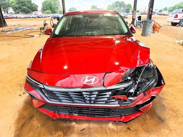 2024 HYUNDAI ELANTRA