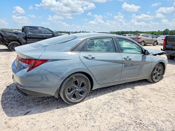 2022 HYUNDAI ELANTRA SEL w/ Convenience Pkg