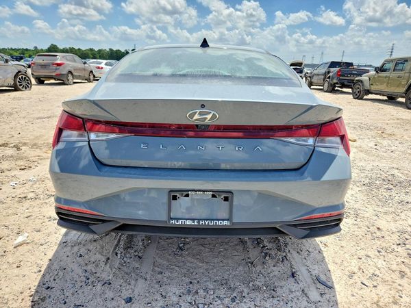 2022 HYUNDAI ELANTRA SEL w/ Convenience Pkg