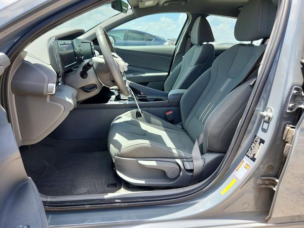 2022 HYUNDAI ELANTRA SEL w/ Convenience Pkg