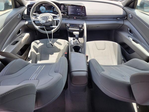 2022 HYUNDAI ELANTRA SEL w/ Convenience Pkg
