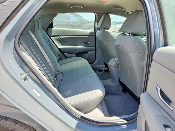 2022 HYUNDAI ELANTRA SEL w/ Convenience Pkg
