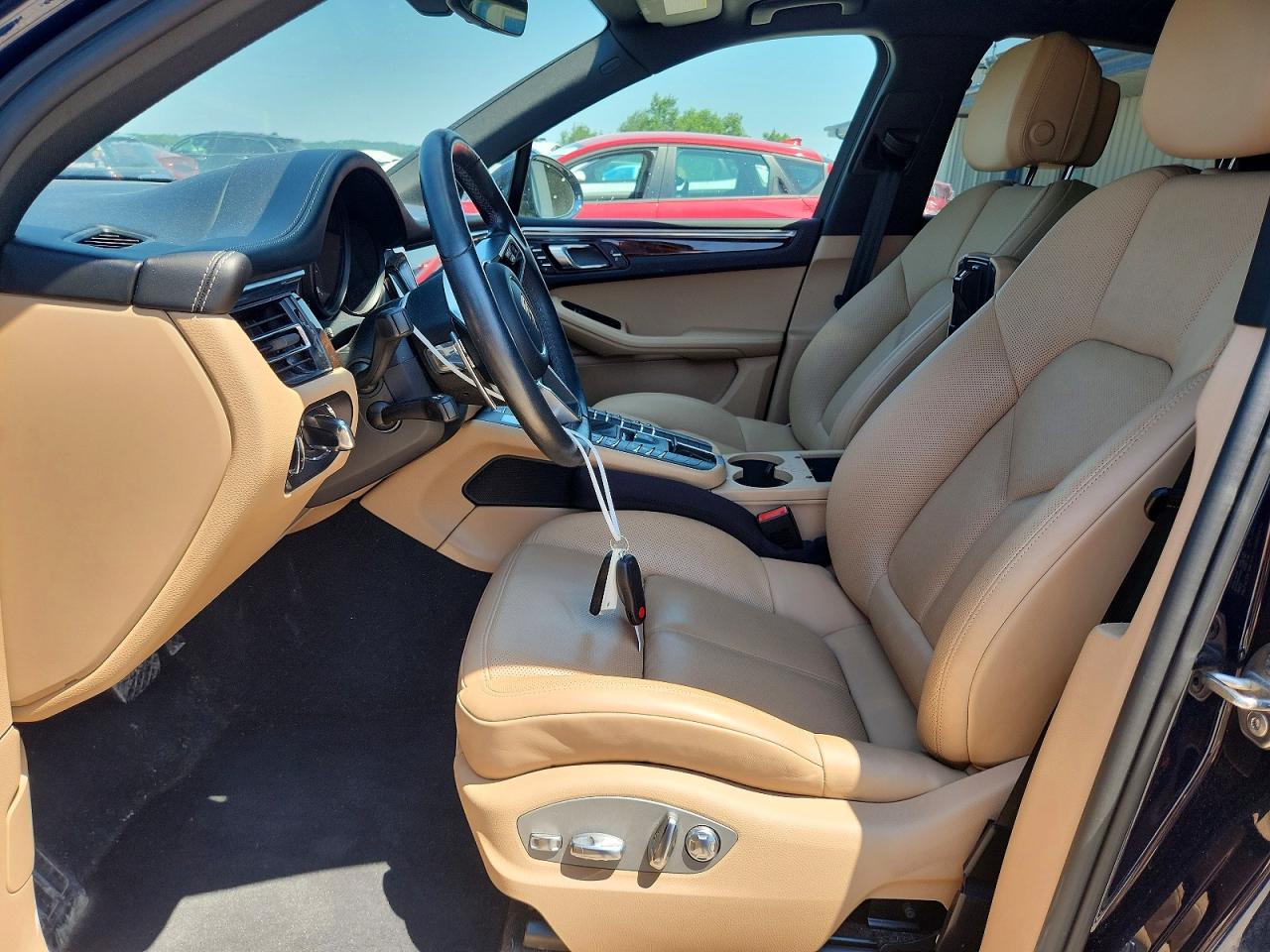 2020 PORSCHE MACAN