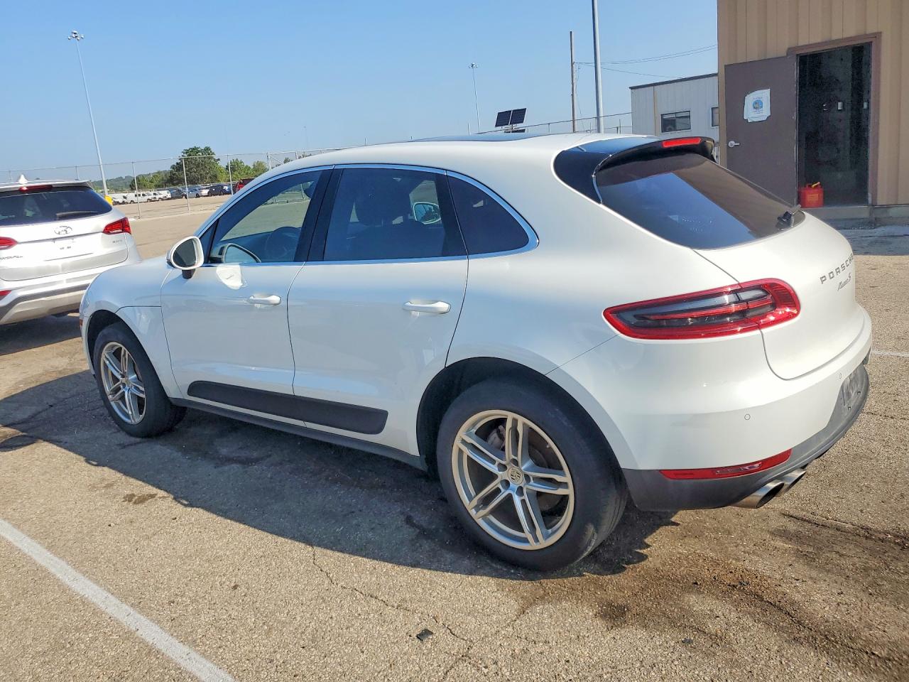 2016 PORSCHE MACAN