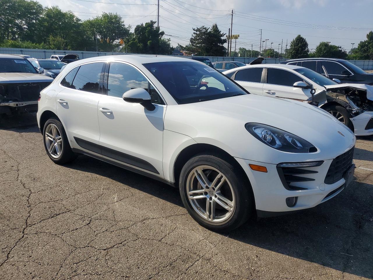2016 PORSCHE MACAN