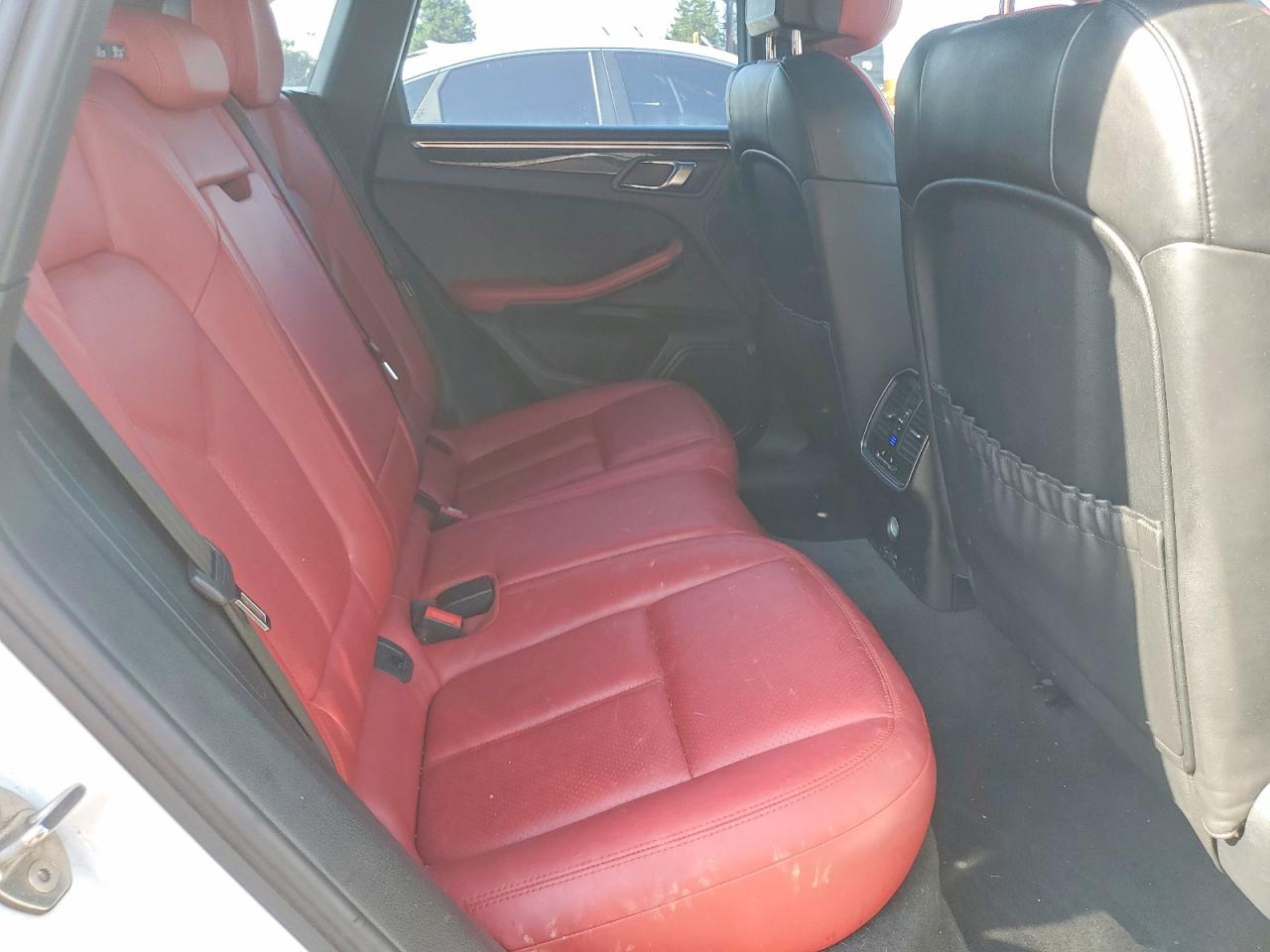 2016 PORSCHE MACAN