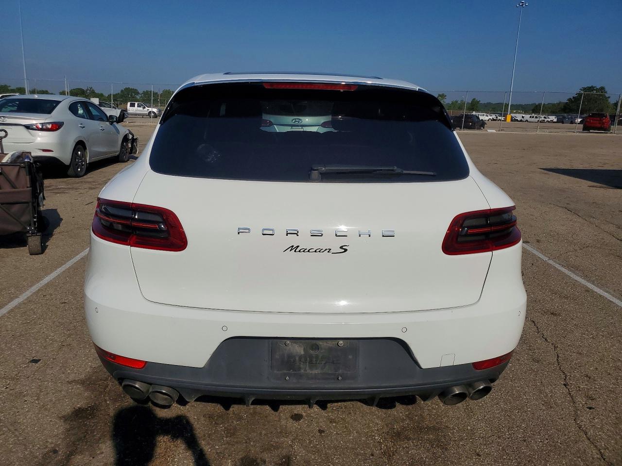 2016 PORSCHE MACAN