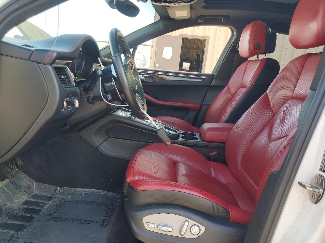 2016 PORSCHE MACAN