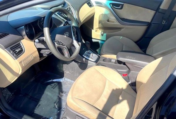 2012 HYUNDAI ELANTRA