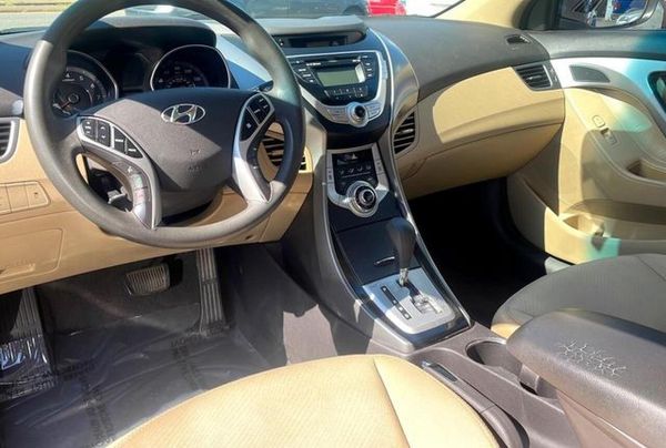 2012 HYUNDAI ELANTRA