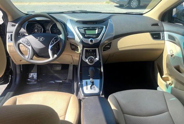 2012 HYUNDAI ELANTRA