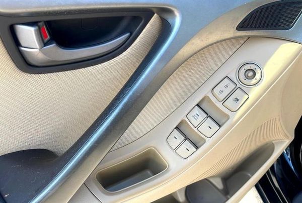 2012 HYUNDAI ELANTRA