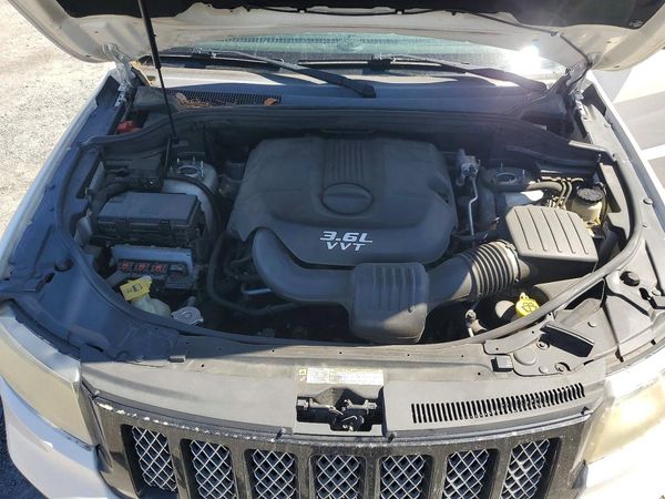 2012 JEEP CHEROKEE Laredo — Engine bay