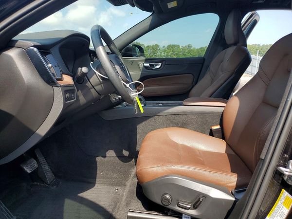 2022 VOLVO XC60 Momentum (excl S60)