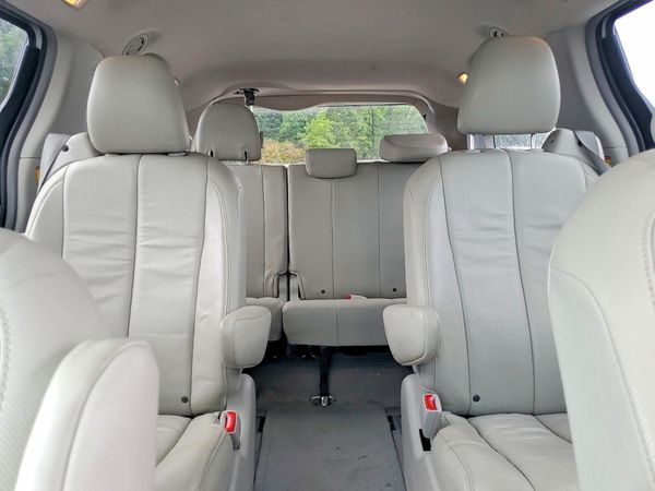 2013 TOYOTA SIENNA